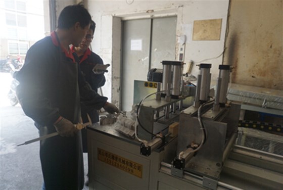 全自动切铝机 全自动切铝机