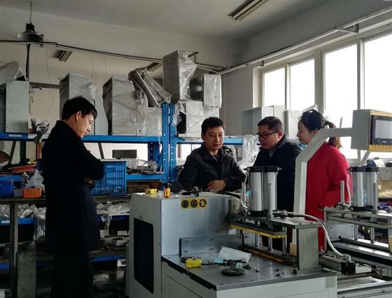 邓氏铝材切割机客户来访图